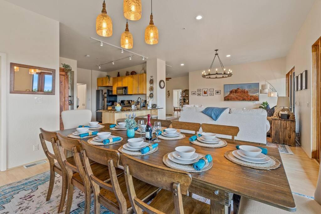 Close To Fresh Creek! Sleeps 12 ~ Amazing Views W/Serene Open Space ~ Hot Tub + Game Room ~ Trails Outside Sedona Bagian luar foto