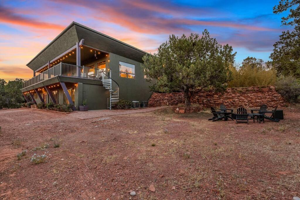 Close To Fresh Creek! Sleeps 12 ~ Amazing Views W/Serene Open Space ~ Hot Tub + Game Room ~ Trails Outside Sedona Bagian luar foto