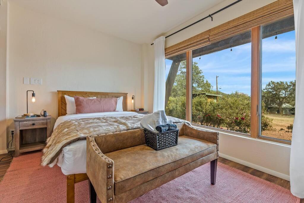 Close To Fresh Creek! Sleeps 12 ~ Amazing Views W/Serene Open Space ~ Hot Tub + Game Room ~ Trails Outside Sedona Bagian luar foto