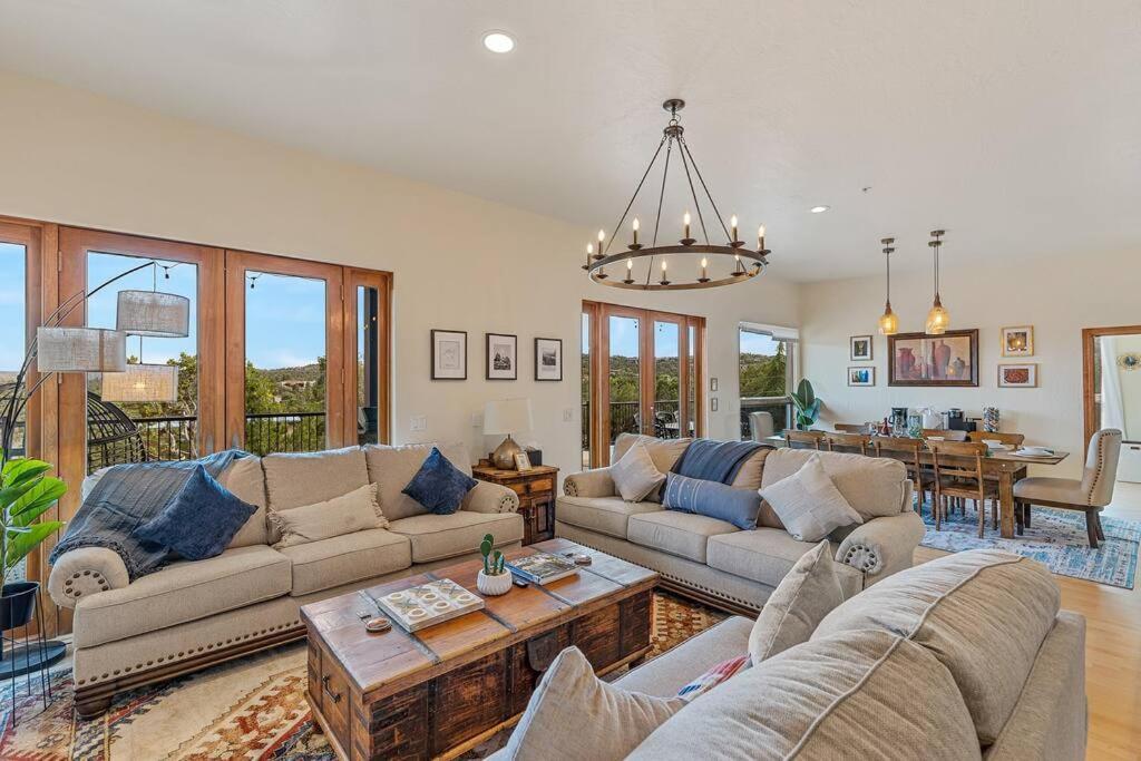 Close To Fresh Creek! Sleeps 12 ~ Amazing Views W/Serene Open Space ~ Hot Tub + Game Room ~ Trails Outside Sedona Bagian luar foto