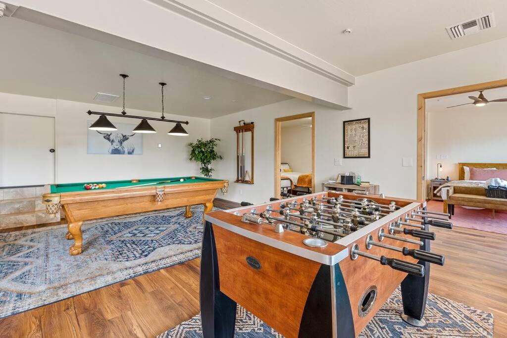 Close To Fresh Creek! Sleeps 12 ~ Amazing Views W/Serene Open Space ~ Hot Tub + Game Room ~ Trails Outside Sedona Bagian luar foto