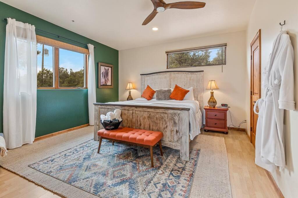 Close To Fresh Creek! Sleeps 12 ~ Amazing Views W/Serene Open Space ~ Hot Tub + Game Room ~ Trails Outside Sedona Bagian luar foto