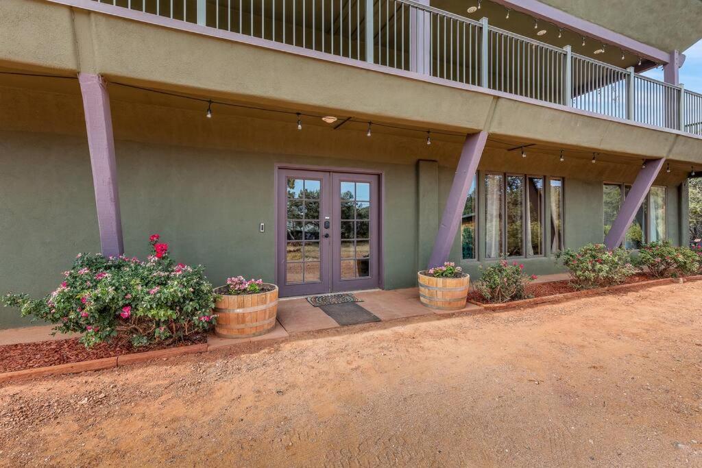 Close To Fresh Creek! Sleeps 12 ~ Amazing Views W/Serene Open Space ~ Hot Tub + Game Room ~ Trails Outside Sedona Bagian luar foto