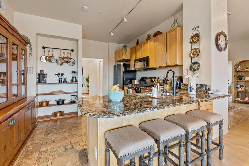 Close To Fresh Creek! Sleeps 12 ~ Amazing Views W/Serene Open Space ~ Hot Tub + Game Room ~ Trails Outside Sedona Bagian luar foto