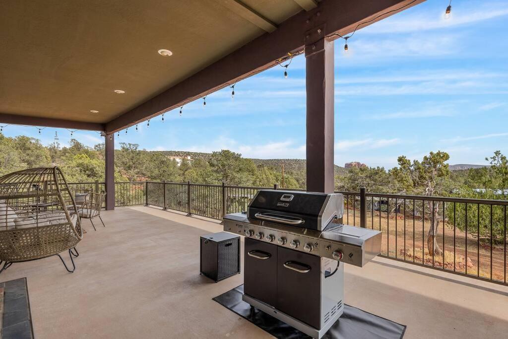 Close To Fresh Creek! Sleeps 12 ~ Amazing Views W/Serene Open Space ~ Hot Tub + Game Room ~ Trails Outside Sedona Bagian luar foto