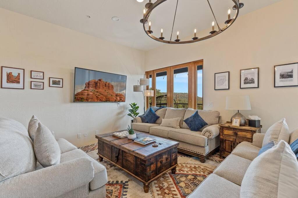 Close To Fresh Creek! Sleeps 12 ~ Amazing Views W/Serene Open Space ~ Hot Tub + Game Room ~ Trails Outside Sedona Bagian luar foto