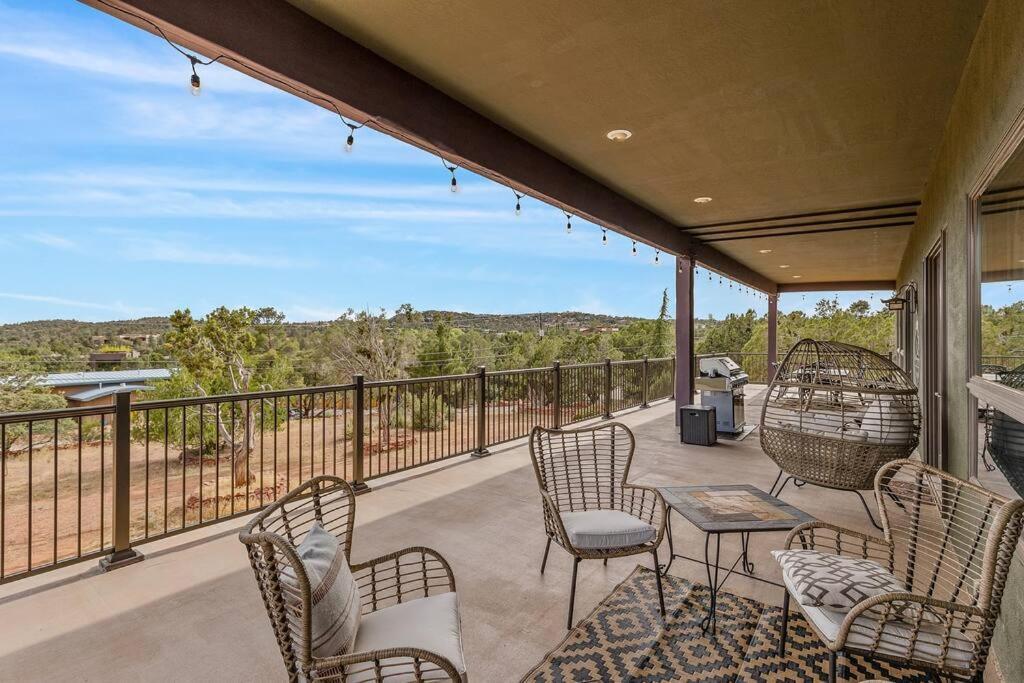 Close To Fresh Creek! Sleeps 12 ~ Amazing Views W/Serene Open Space ~ Hot Tub + Game Room ~ Trails Outside Sedona Bagian luar foto