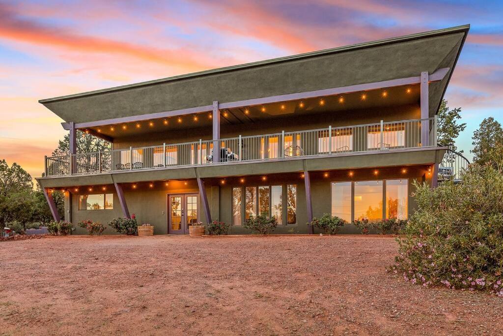 Close To Fresh Creek! Sleeps 12 ~ Amazing Views W/Serene Open Space ~ Hot Tub + Game Room ~ Trails Outside Sedona Bagian luar foto