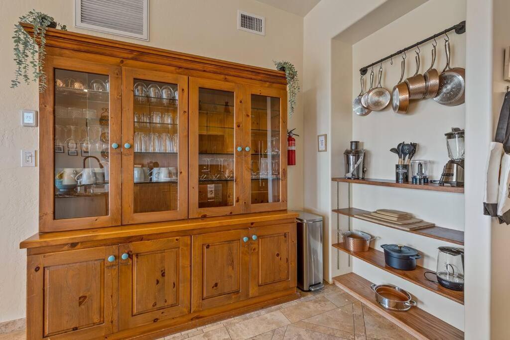 Close To Fresh Creek! Sleeps 12 ~ Amazing Views W/Serene Open Space ~ Hot Tub + Game Room ~ Trails Outside Sedona Bagian luar foto