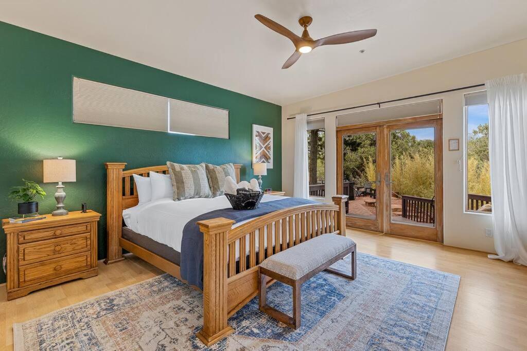 Close To Fresh Creek! Sleeps 12 ~ Amazing Views W/Serene Open Space ~ Hot Tub + Game Room ~ Trails Outside Sedona Bagian luar foto