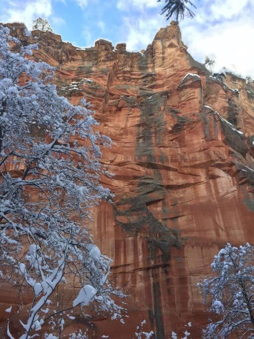 Close To Fresh Creek! Sleeps 12 ~ Amazing Views W/Serene Open Space ~ Hot Tub + Game Room ~ Trails Outside Sedona Bagian luar foto