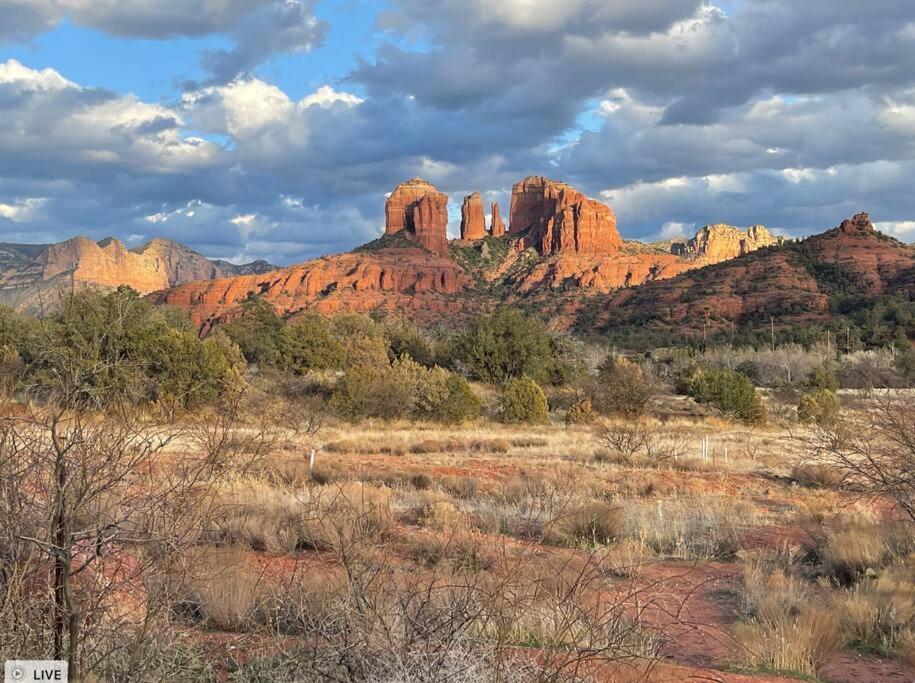 Close To Fresh Creek! Sleeps 12 ~ Amazing Views W/Serene Open Space ~ Hot Tub + Game Room ~ Trails Outside Sedona Bagian luar foto