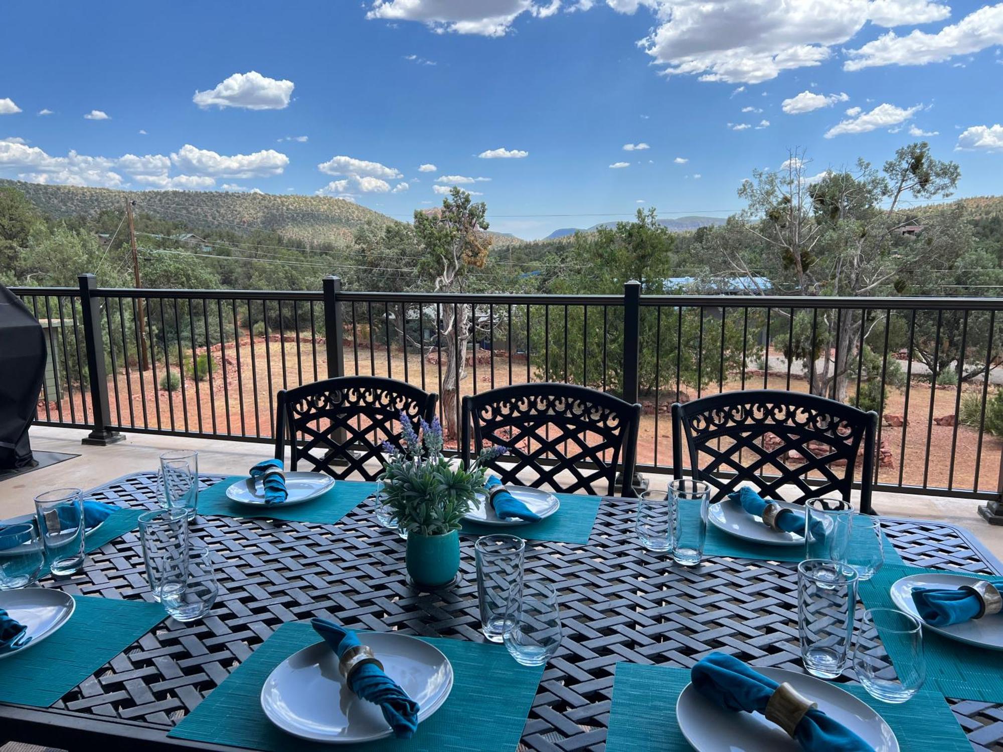 Close To Fresh Creek! Sleeps 12 ~ Amazing Views W/Serene Open Space ~ Hot Tub + Game Room ~ Trails Outside Sedona Bagian luar foto