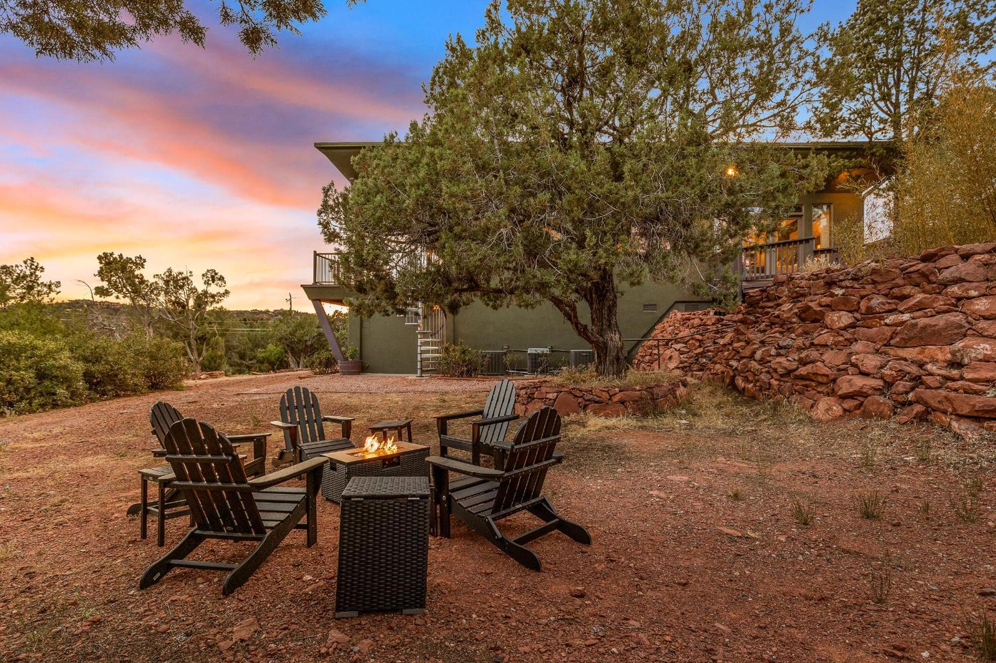 Close To Fresh Creek! Sleeps 12 ~ Amazing Views W/Serene Open Space ~ Hot Tub + Game Room ~ Trails Outside Sedona Bagian luar foto